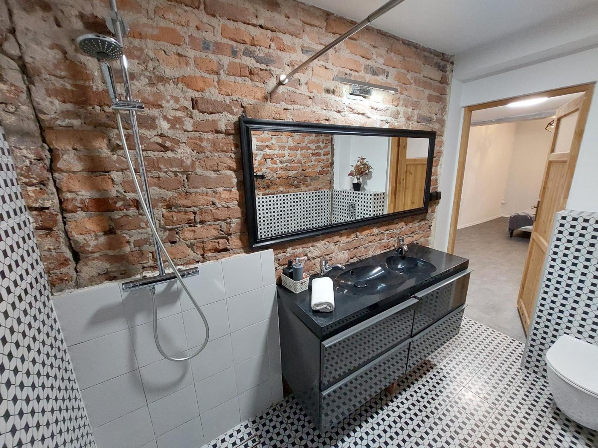 Flores Apartament カトヴィツェ 部屋 写真